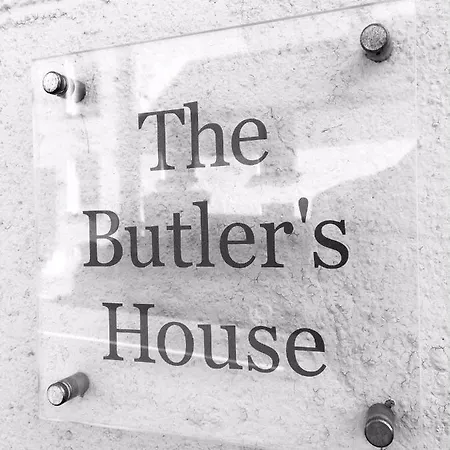 بيت للعطل The Butler's House